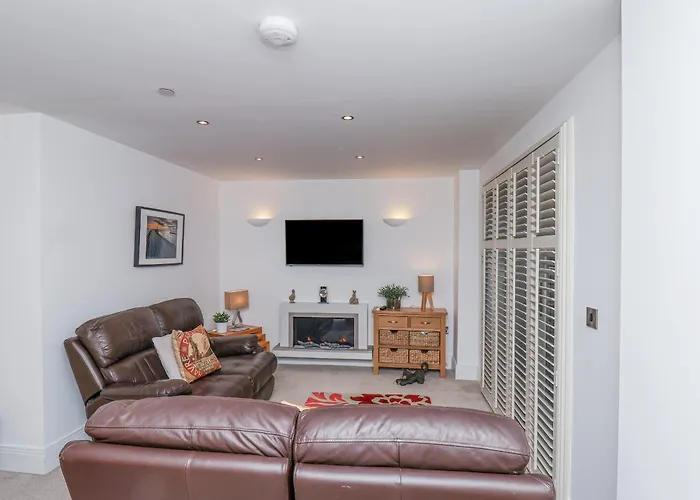 Above & Beyond Apartment Whitby