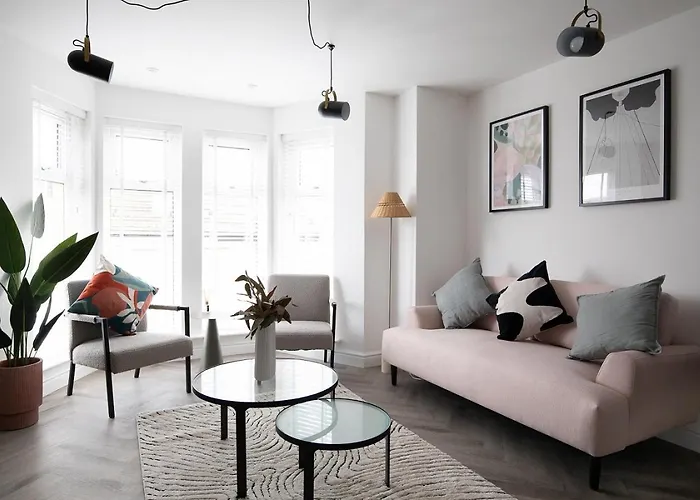 Pinot Perch With Free Underground Parking Apartment Whitby
