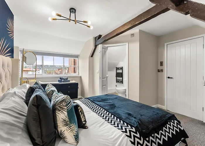 The Gatsby 3 Bed Central Penthouse In Whitby - Harbour Views