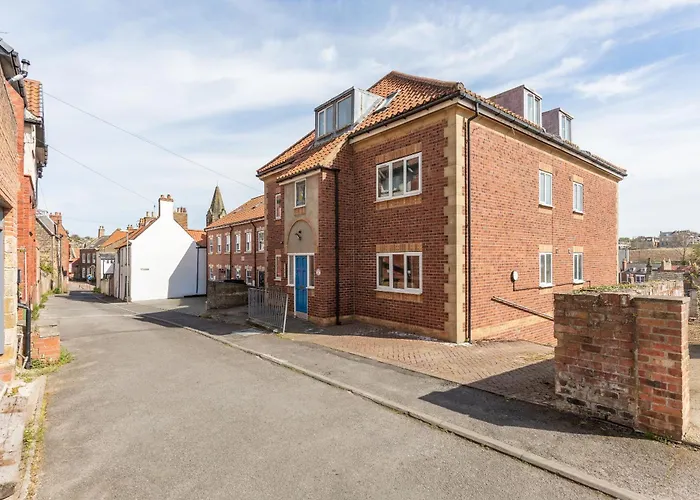 Newton House - Free Parking Apartment Whitby