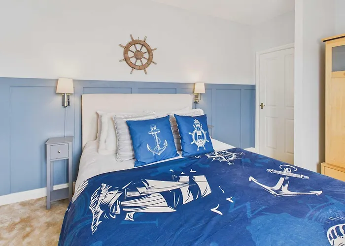 Host & Stay - Starboard Bow Whitby