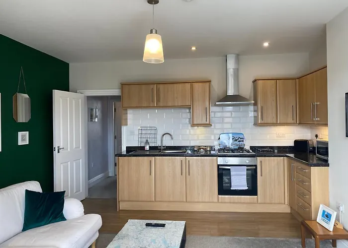 Riverview Apartment With Private Parking Whitby