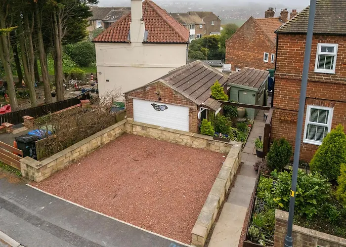 Romantic Retreat Near Whitby Abbey