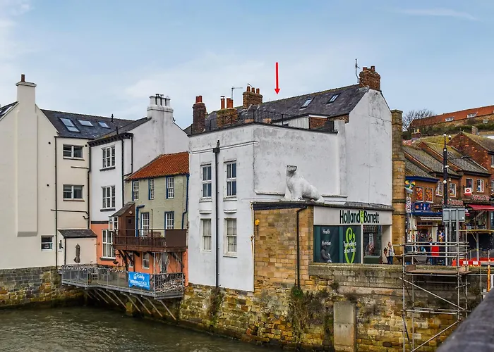 Swingbridge Lookout Apartment Whitby