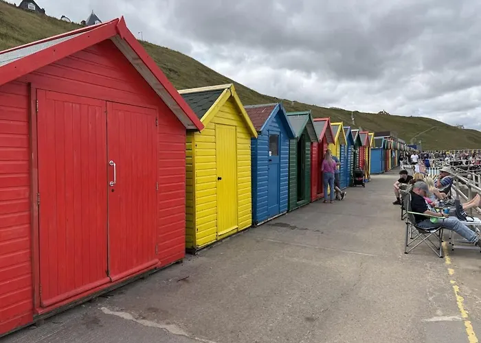 Dracula Seafront, Dog-Friendly Apartment With On-Street Parking Whitby
