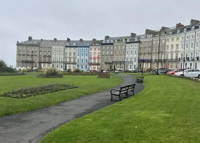 Dracula Seafront, Dog-Friendly Apartment With On-Street Parking Whitby