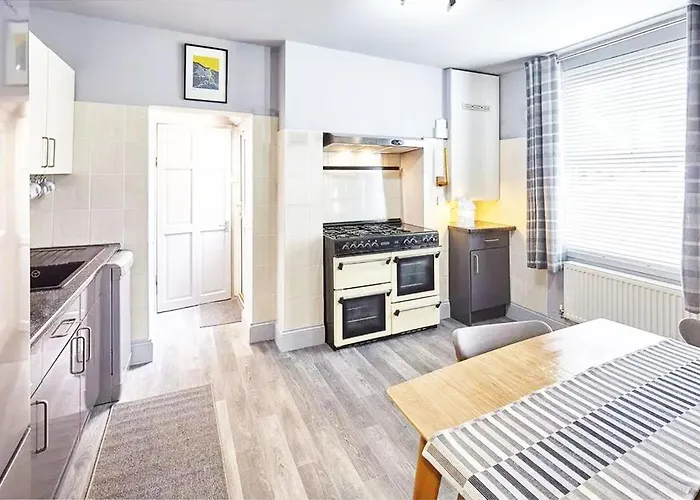 May House 3 Bedroomed House Whitby