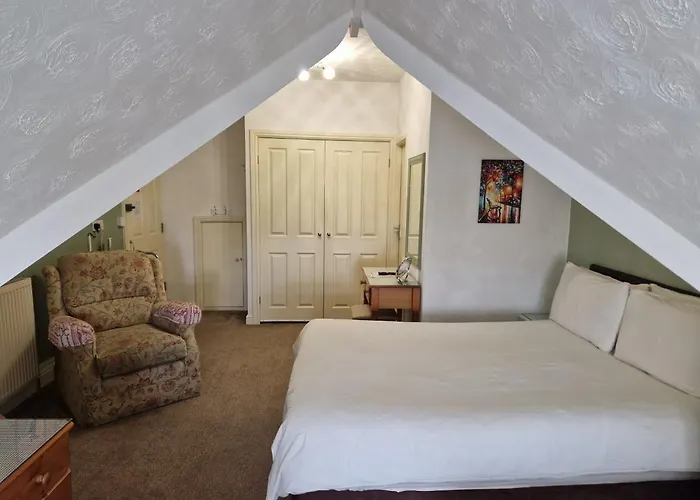 Crescent Lodge Guest House Whitby