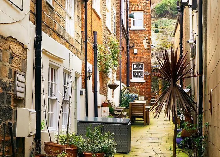 Whitby Old Town Stay, Sleeps 4, The Nest