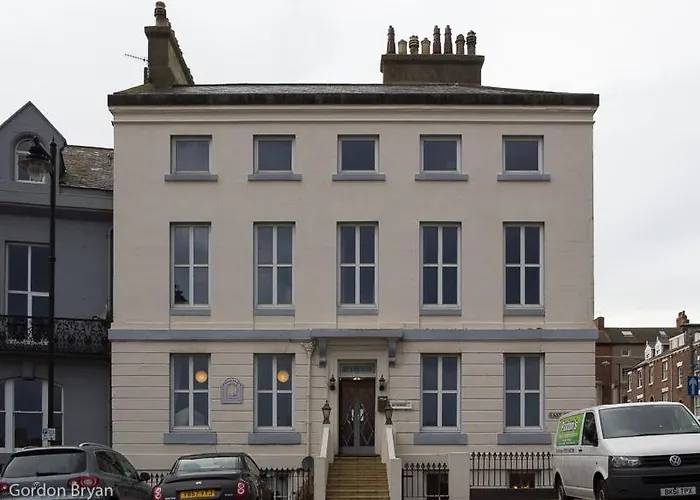 Whitby HotelsKhyber Mount